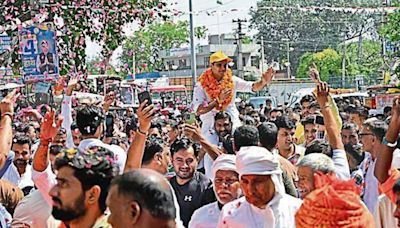 Gurugram: Congress, BJP nominees woo traders, professionals ahead of elections