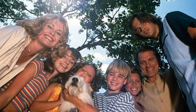 ‘7th Heaven’ Cast Denounces Stephen Collins Sexual Abuse In Rewatch Podcast Pilot