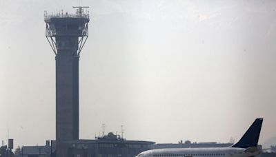 Aeropuerto de Santiago suspende arribos de aviones por masiva presencia de aves - La Tercera