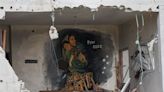 Grafiteiros de Gaza enfeitam casas destruídas por Israel em conflito