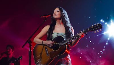 Kacey Musgraves Brings Bittersweetness and Balm to a Commanding Forum Show: Concert Review