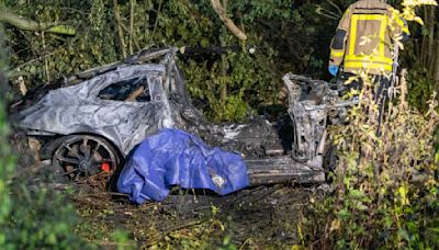 Zwei Menschen vermutlich bei Autorennen auf A44 verbrannt