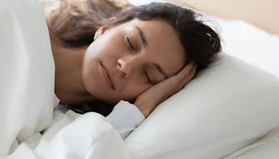 Si tienes dolor de espalda o cuello, quizá necesites una almohada viscoelástica: 4 expertos explican razones