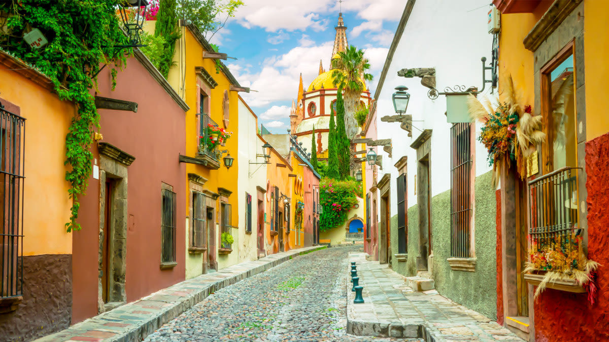 The Perfect 3-Day Weekend in San Miguel de Allende: Gallery Hopping, Tequila Sipping, and Mighty Monolith Hikes