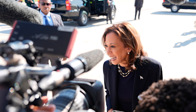 Kamala's Teleprompter Gaffe? VP Goes On Bizarre '32 Days' Chant In Michigan