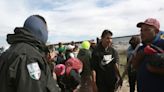 Detienen a un sujeto por transportar ilegalmente a 15 migrantes salvadoreños en México