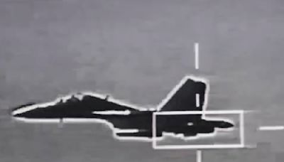 影／空軍傍晚公布2段共機演習畫面 轟6、殲16遭鎖定追瞄