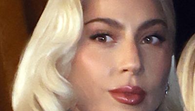Lady Gaga dément les rumeurs de grossesse