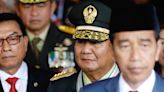 Prabowo, quien se perfila como presidente de Indonesia, recibe el máximo honor militar