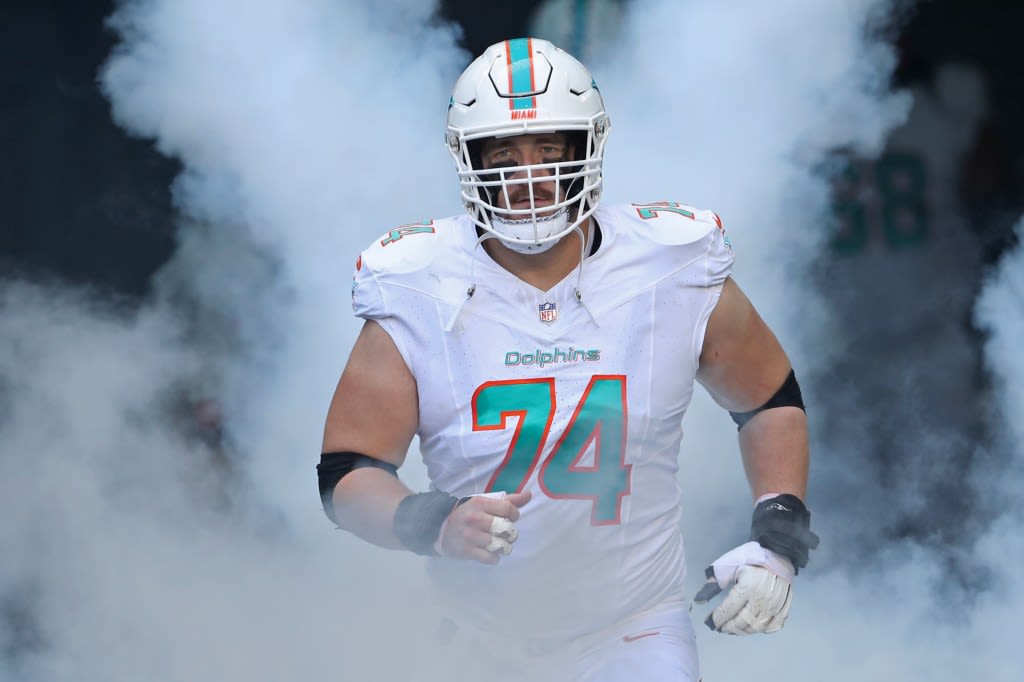 Dolphins’ Liam Eichenberg benefitting from work at center before competing at guard