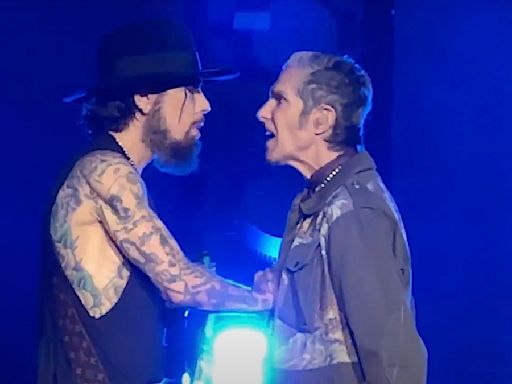 Perry Farrell Punches Dave Navarro Onstage, Abruptly Ending Jane’s Addiction Show: Watch