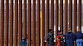 EEUU arresta a más inmigrantes en 2022, principalmente en la frontera con México