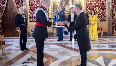 Los nuevos embajadores de Argentina y Venezuela presentan sus cartas credenciales al Rey