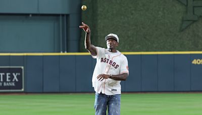 Watch: Texans legend Andre Johnson throws out first pitch at Astros game.