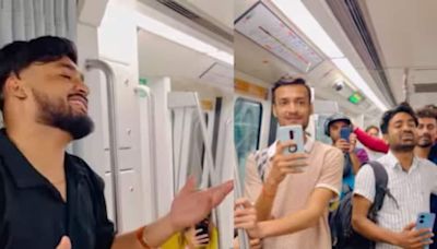 On Delhi Metro, Two Men Sing Devotional Songs. Watch How Passengers Reacted - News18