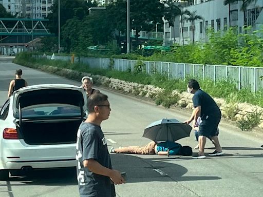 屯門過路漢捱私家車撞 昏迷送院