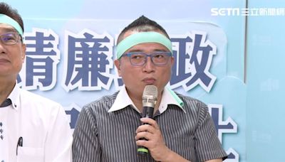 民眾黨副主任拍桌吼小草「藉口一堆」 周榆修幫緩頰：他沒有惡意