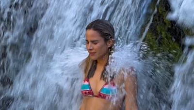De biquíni, Wanessa Camargo toma banho de cachoeira durante viagem com os filhos e Dado Dolabella