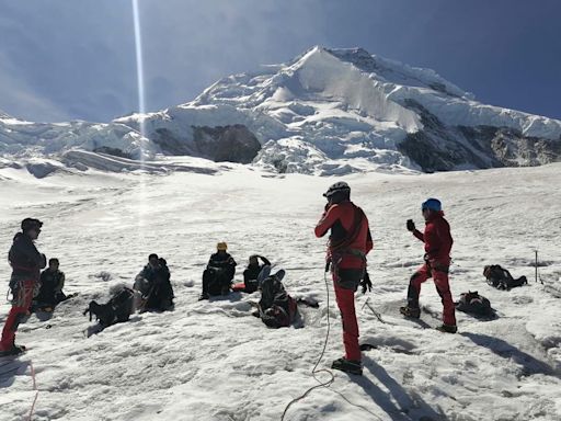 Después de 22 años encuentran cuerpo momificado de un escalador estadounidense en Perú - La Tercera