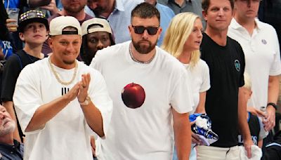 Dallas crowd boos Travis Kelce at NBA playoff with Patrick and Brittany Mahomes