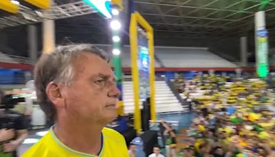 Advogados de Bolsonaro acabam com sua chance de candidatura e Zambelli se sente mais inteligente