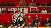 Newcastle expresa su apoyo a jugadores que recibieron mensajes racistas en redes sociales