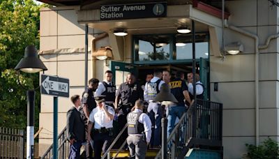 NYPD officer, 3 others shot during showdown with armed fare-beater at Brooklyn L subway station