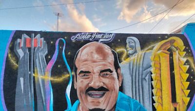Artistas dedican murales en honor a talentos laguneros