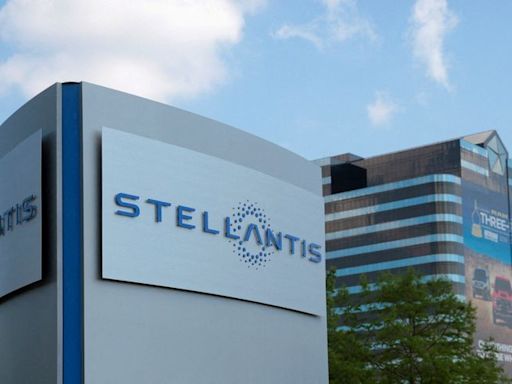 US opens probe into 150,000 Stellantis vehicles over loss of motive power