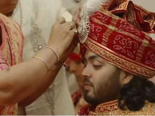 Anant Ambani-Radhika Merchant wedding updates: Groom wears red safa for his baarat - Times of India