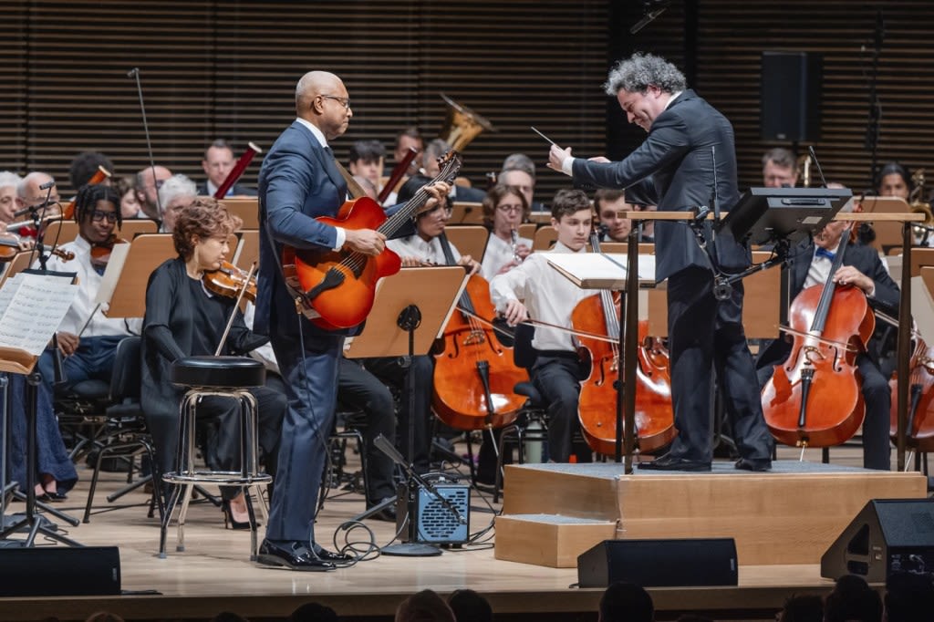 Former Yankees star Bernie Williams makes New York Philharmonic debut at Lincoln Center