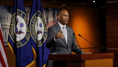 Jeffries Plans to Meet Virtually With Top House Democrats on Biden’s Path Ahead