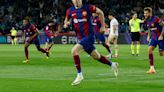 Lewandowski hat-trick leads Barca to 4-2 win over 10-man Valencia