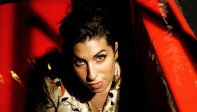 Amy Winehouse Hits A New Peak With One Of Her Biggest Songs