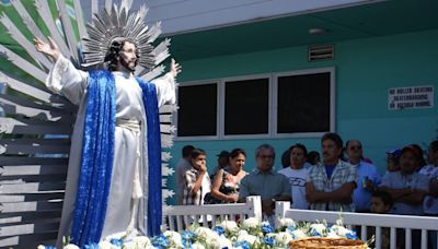 Más que una celebración cultural y religiosa. El Día del Salvadoreño surgió como una voz disonante