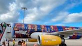 Por qué los hinchas del Real Madrid viajaron a Londres en un avión con los colores del Barcelona