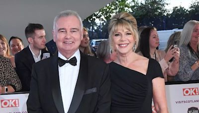 Eamonn Holmes opens up on 'hard' struggle as he stands without walking frame in new snap