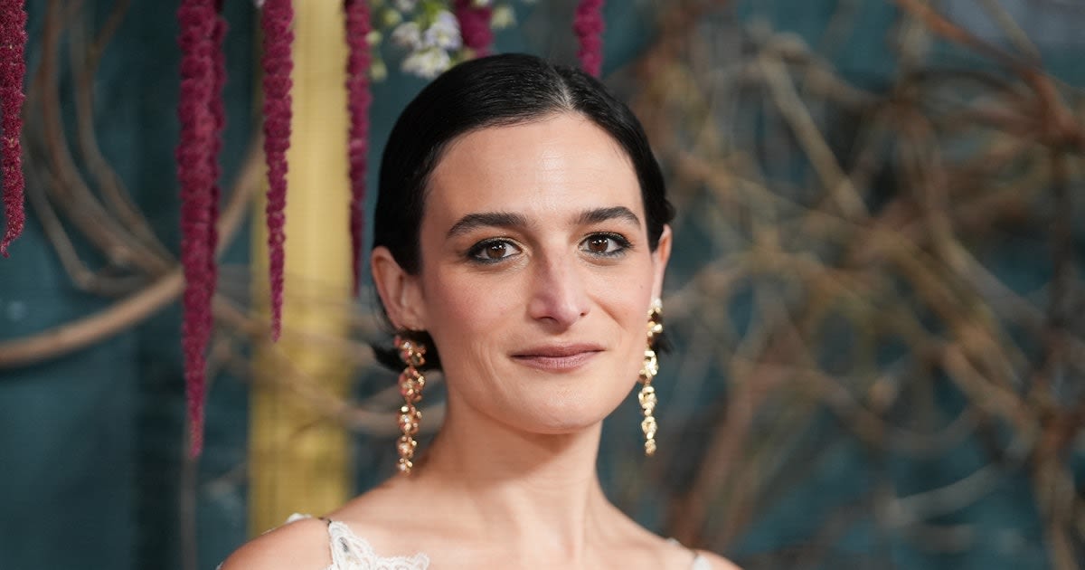 Jenny Slate, In Gothic Lace, Is the Antithesis of Blake Lively’s 'It Ends With Us' Style