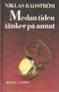 Medan tiden tänker på annat