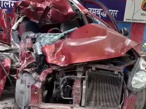 Noida Road Accident: 4 Dead After Reckless Driver Rams Speeding Car Into Tractor