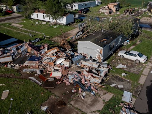 At least 3 tornadoes confirmed in Michigan, 1 man killed in Tennessee as storms cross US