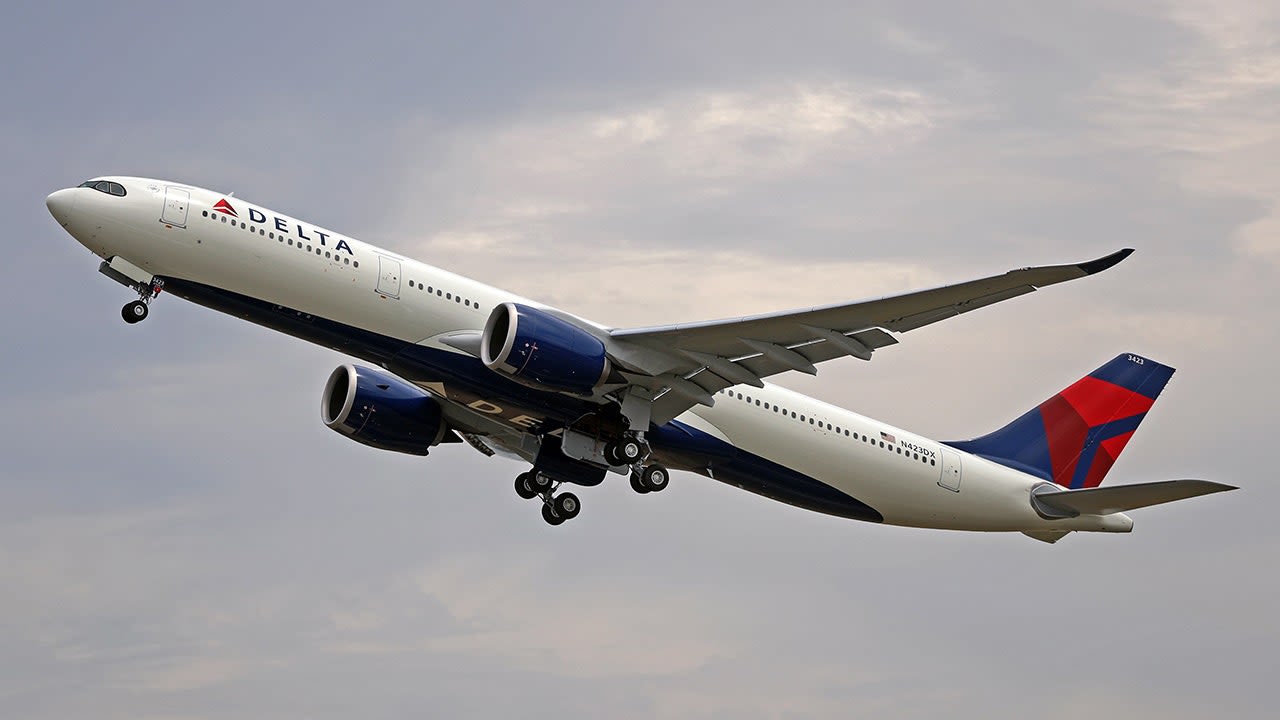Delta Air Lines route from Minneapolis to Dublin begins