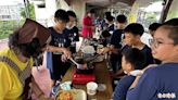 自煮謝師宴！ 台南紅瓦厝小學141位畢業生端出創意炒飯