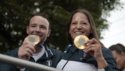 Guatemala recibe con una caravana a sus dos medallistas olímpicos de París 2024