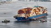 Imágenes del traslado a puerto del barco carguero que provocó el colapso del puente en Baltimore