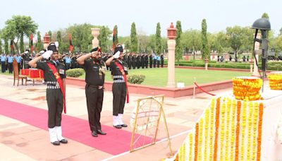 Lt Gen Manjinder Singh assumes charge of South Western Command