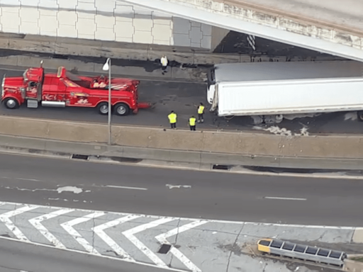 Jackknifed truck crash closes I-676 approaching I-76 for hours in Philly