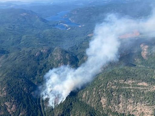 Wildfire spreads on southern Vancouver Island amid 'challenging' terrain