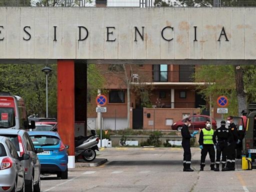 Sindicatos y geriatras piden duplicar las plantillas de las residencias de mayores en Madrid: 'Es imposible tratar bien a quienes viven en ellas'