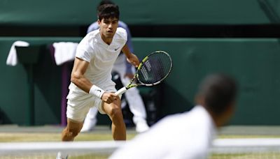 En vivo: Carlos Alcaraz le pasa por arriba Novak Djokovic y se queda con los primeros dos sets